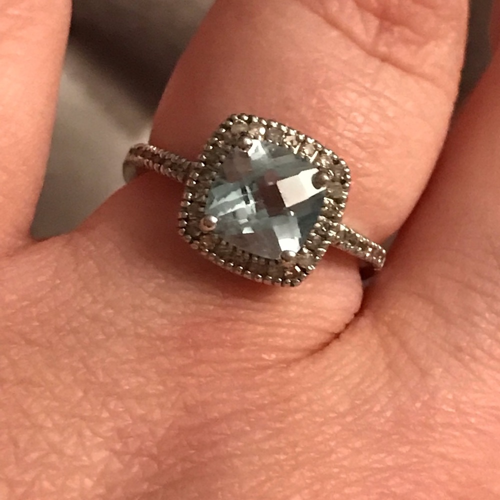 Beautiful Ring Genuine Aquamarine & Diamond